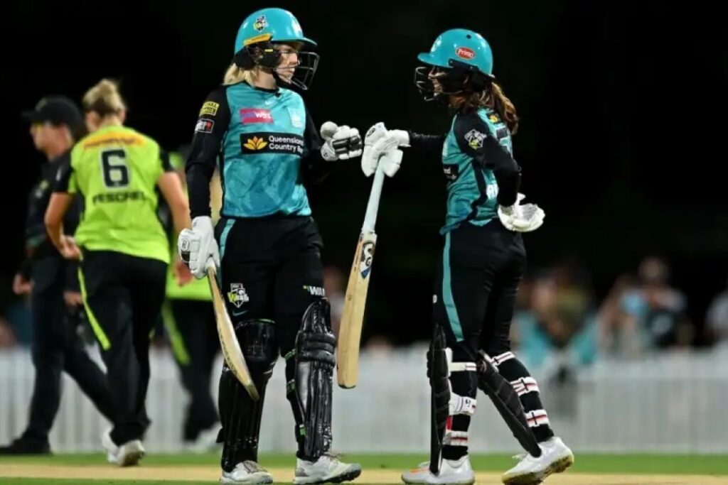 Redmayne and Rodrigues Power Heat to WBBL Final