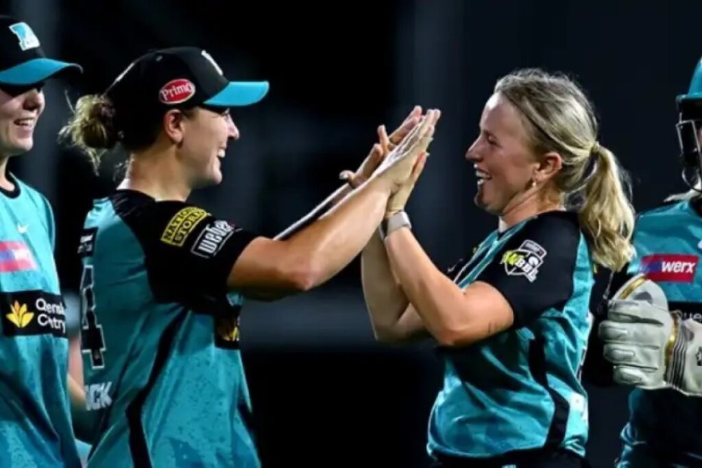 Redmayne and Rodrigues Power Heat to WBBL Final